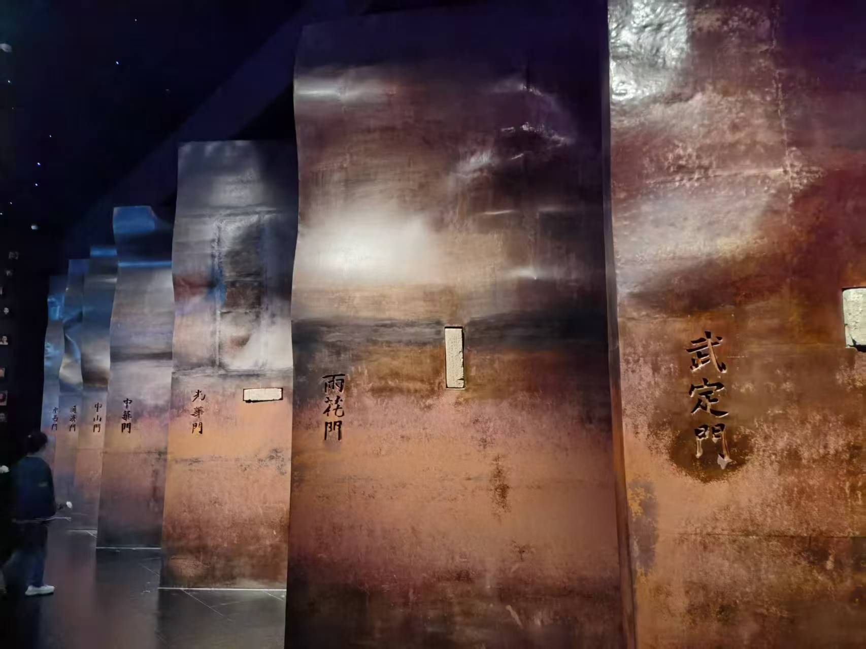 ӛvʷ (qing)܊Tഺl(wi)ߡ(sh)`(du)Ͼo(j)^_չtɫ