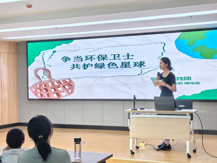 ͨWyR^̼ഺУGɫֲͯ