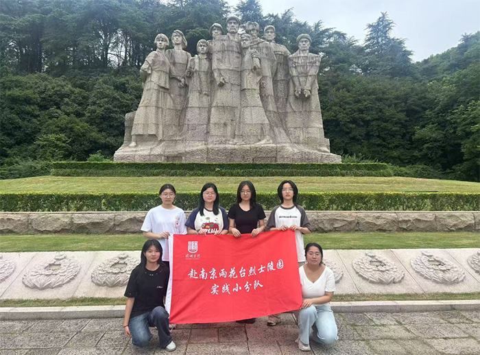 ֮־Ӣ꣬tɫСϾ껨_ʿ@l`F꠼o